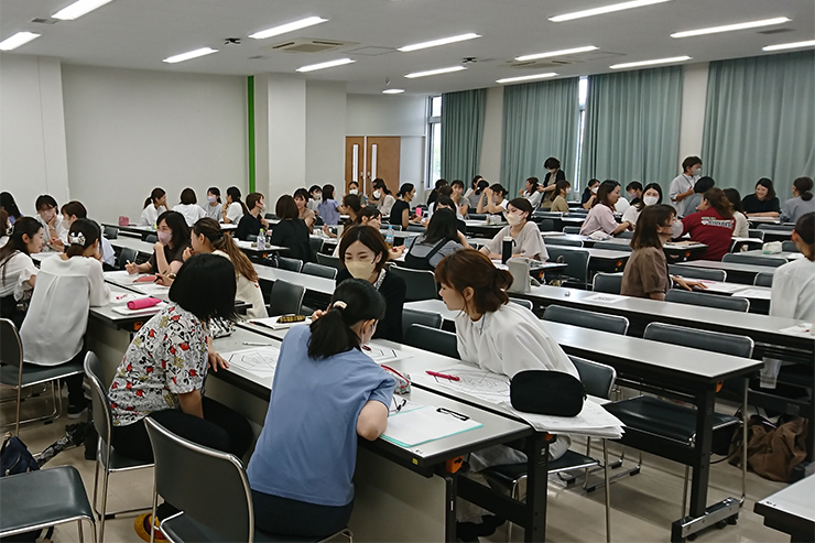 愛知県現任保育士研修 グループワーク風景