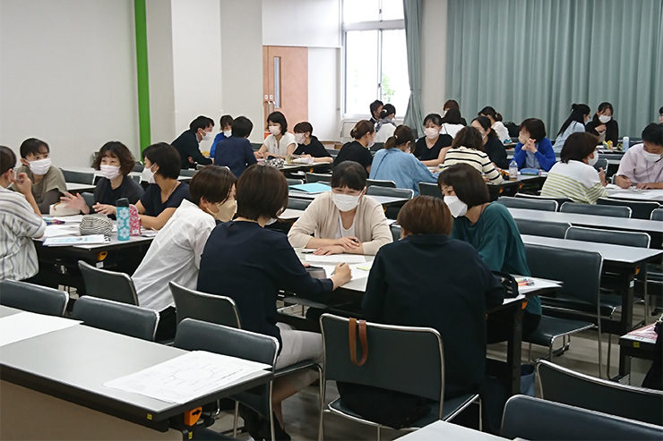 愛知県現任保育士研修 グループワーク風景