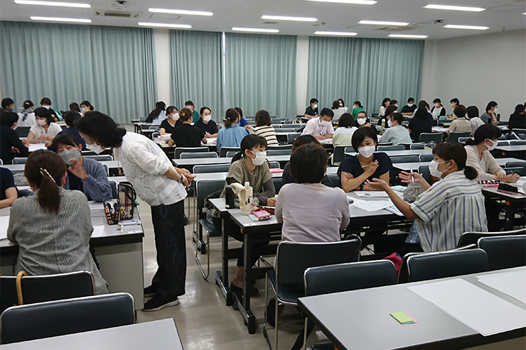 愛知県現任保育士研修 グループワーク風景